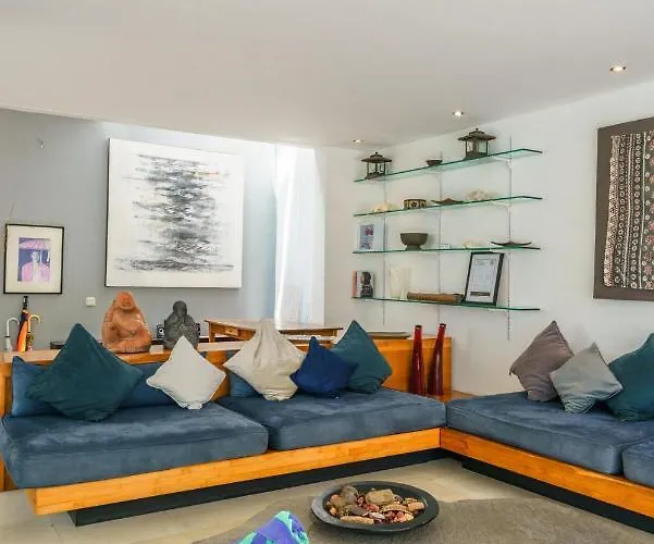 Rio - Contemporary 2br In Downtown Villa Seminyak (Bali)