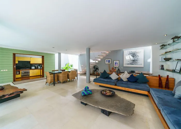 Rio - Contemporary 2br In Downtown Villa Seminyak (Bali)